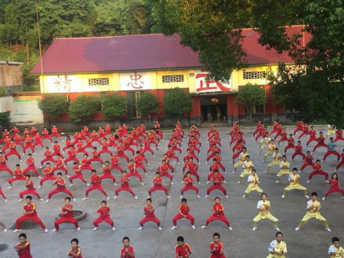 我校召开“学习改变命运，感恩成就梦想”演讲会