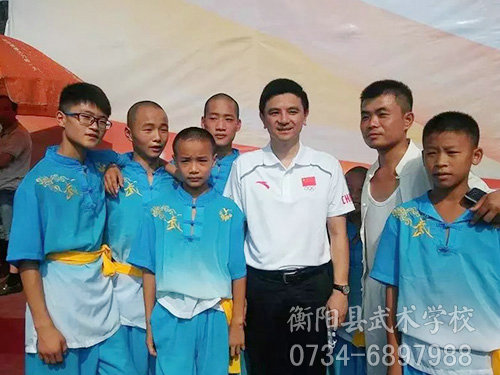 与奥运冠军熊倪合影