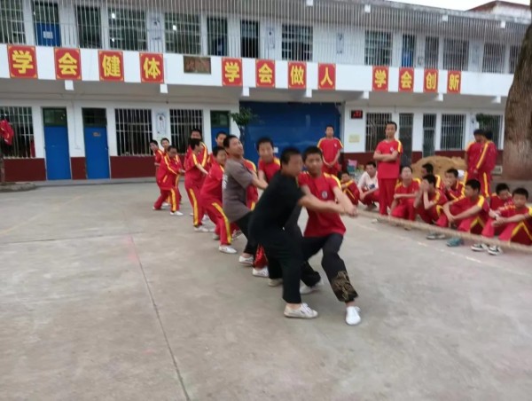 “绳”彩飞扬“拨”动青春——船山文武学校拔河活动燃爆啦！