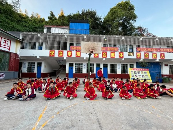 一圈到底 携手向前—衡阳县船山文武学校举行趣味游戏活动